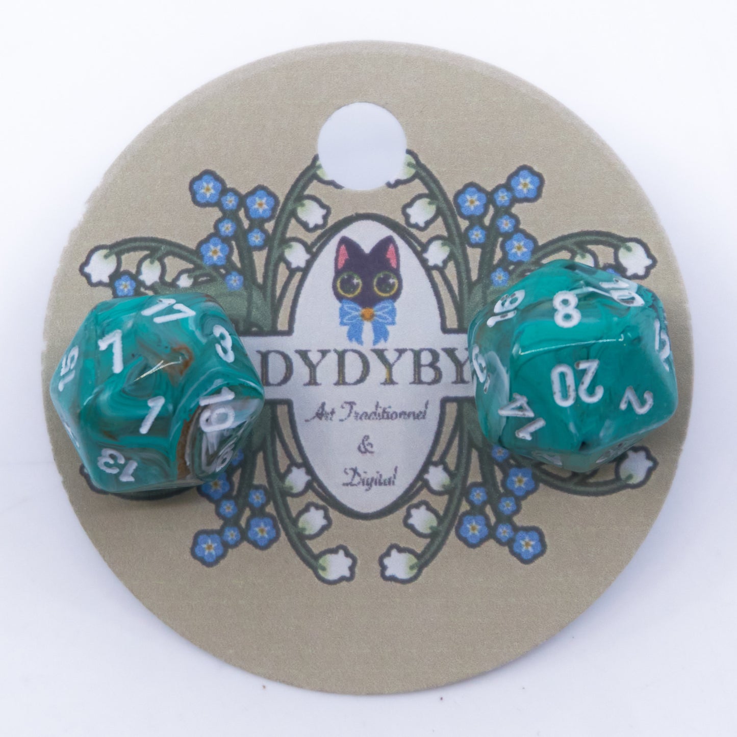 Petites boucles d'oreilles D20