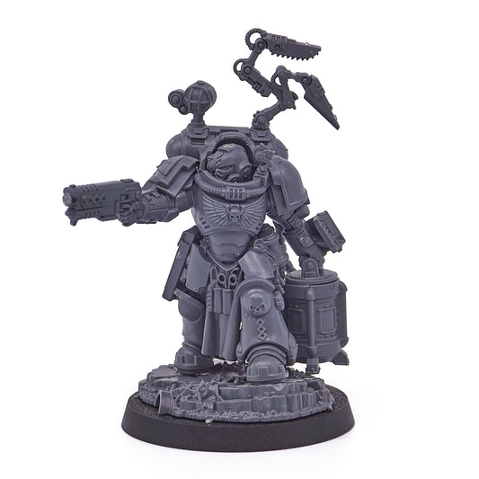 Space Marines - Apothecary Biologis (14702-V) - Used