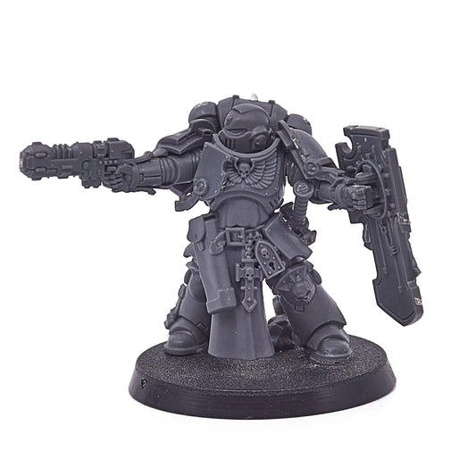 Space Marines - Lieutenant with Storm Shield (14885-V) - Used