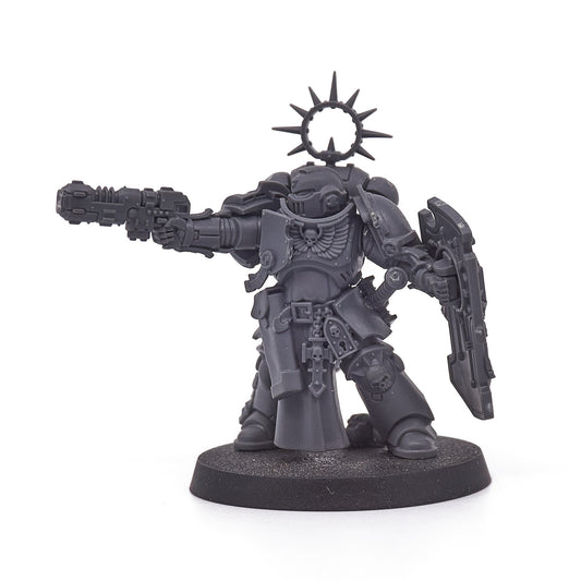 Space Marines - Lieutenant with Storm Shield (15570-V) - Used
